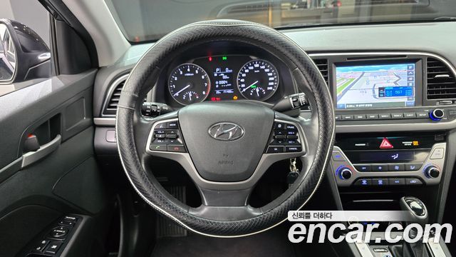 Hyundai AVANTE 2017 — photo 13