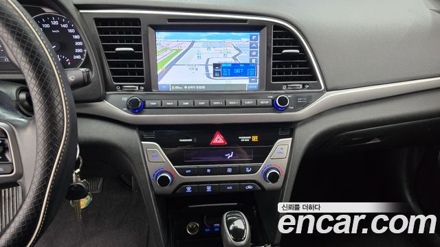 Hyundai AVANTE 2017 — photo 14