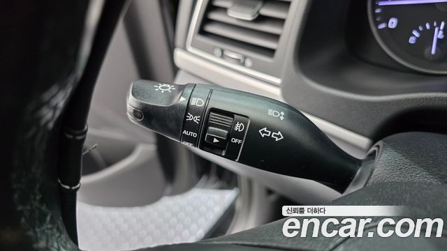Hyundai AVANTE 2017 — photo 16