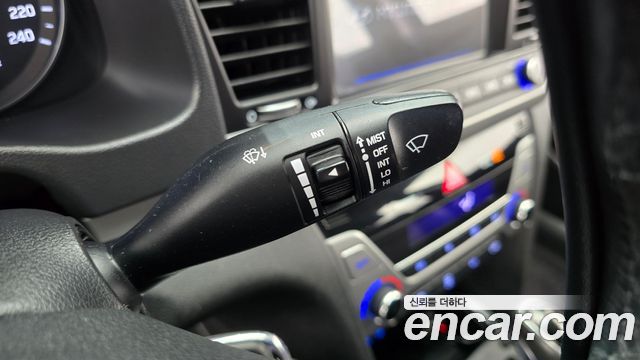 Hyundai AVANTE 2017 — photo 17