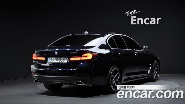 BMW 5-Series 2022 — photo 2