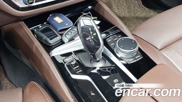 BMW 5-Series 2022 — photo 12