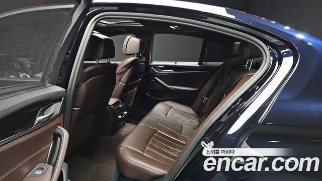 BMW 5-Series 2022 — photo 18