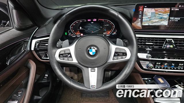 BMW 5-Series 2022 — photo 19