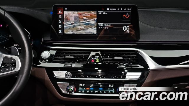 BMW 5-Series 2022 — photo 21