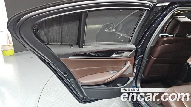 BMW 5-Series 2022 — photo 15