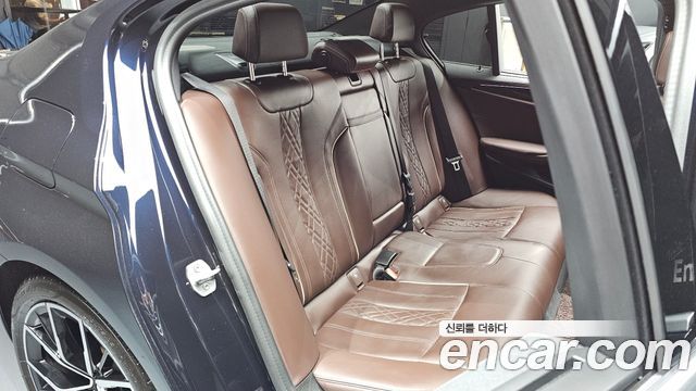 BMW 5-Series 2022 — photo 16