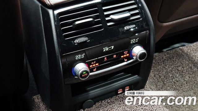 BMW 5-Series 2022 — photo 30