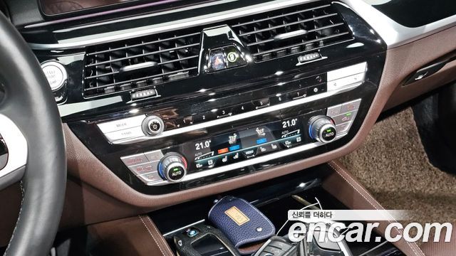 BMW 5-Series 2022 — photo 31