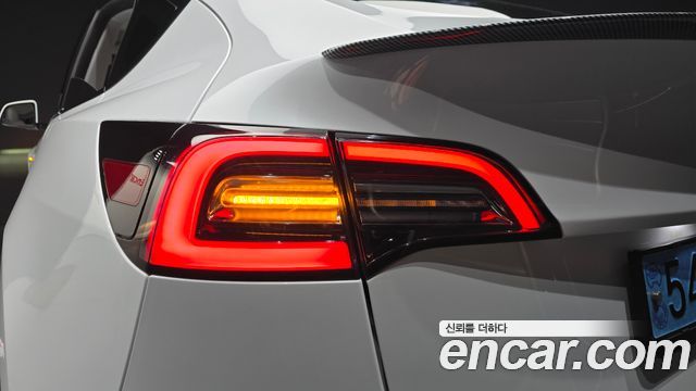 Tesla Model Y 2024 — photo 9