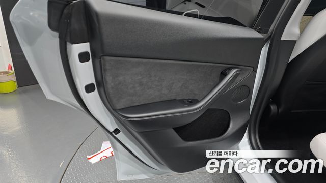 Tesla Model Y 2024 — photo 15