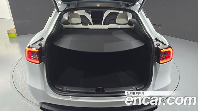 Tesla Model Y 2024 — photo 29