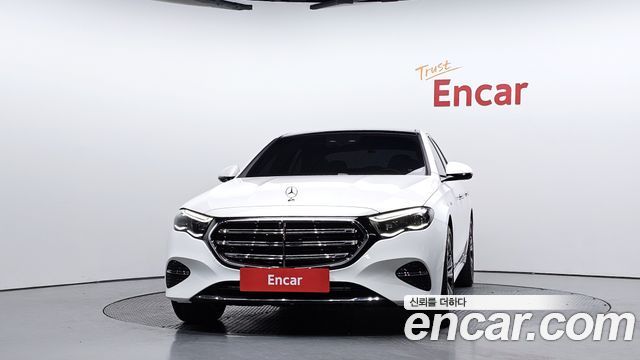 Mercedes-Benz E-Class 2025 — photo 3