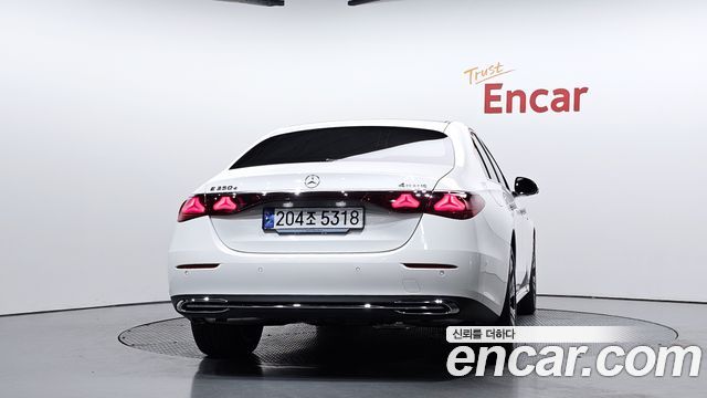 Mercedes-Benz E-Class 2025 — photo 4
