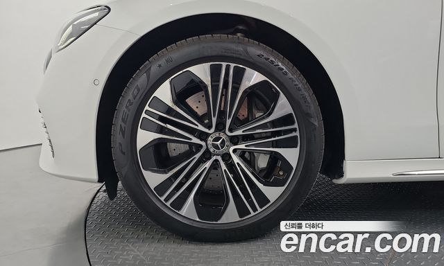 Mercedes-Benz E-Class 2025 — photo 5