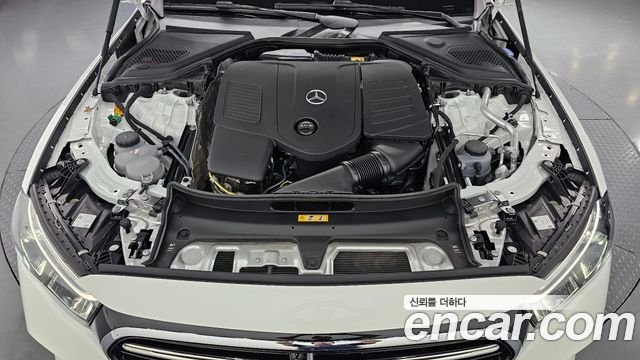 Mercedes-Benz E-Class 2025 — photo 6