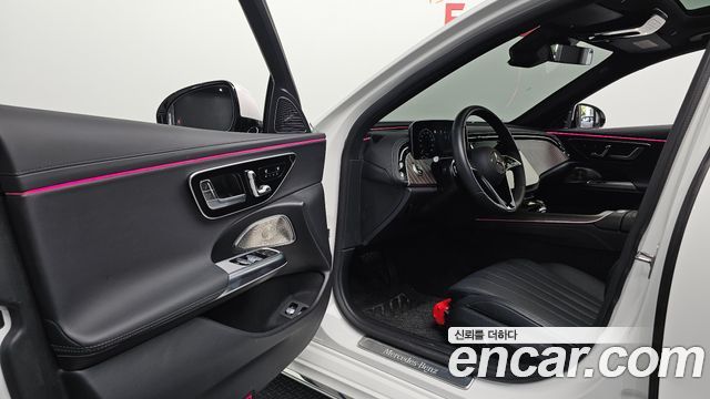 Mercedes-Benz E-Class 2025 — photo 13