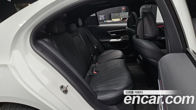 Mercedes-Benz E-Class 2025 — photo 17