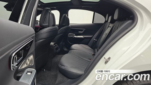 Mercedes-Benz E-Class 2025 — photo 18