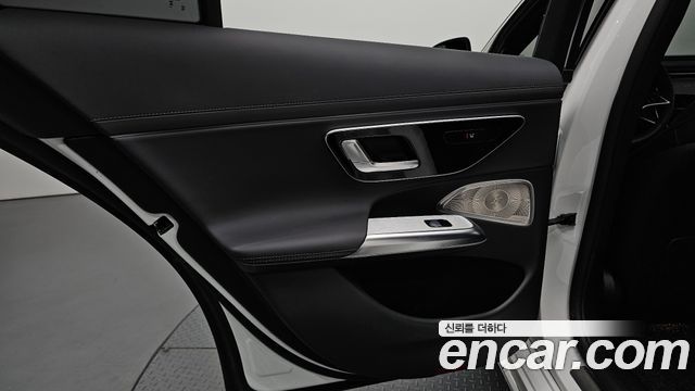 Mercedes-Benz E-Class 2025 — photo 15