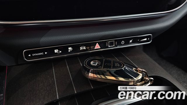 Mercedes-Benz E-Class 2025 — photo 28