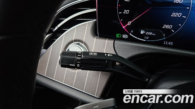 Mercedes-Benz E-Class 2025 — photo 29