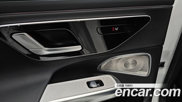 Mercedes-Benz E-Class 2025 — photo 32