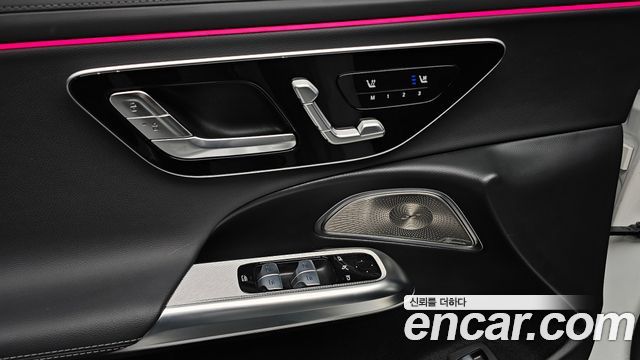 Mercedes-Benz E-Class 2025 — photo 33