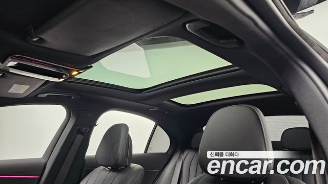 Mercedes-Benz E-Class 2025 — photo 36