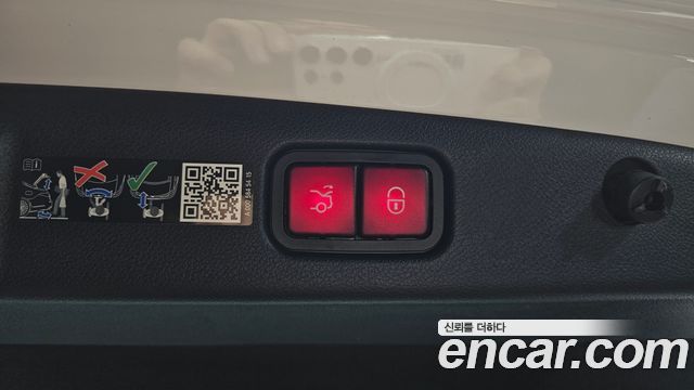 Mercedes-Benz E-Class 2025 — photo 37