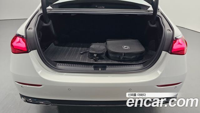 Mercedes-Benz E-Class 2025 — photo 38