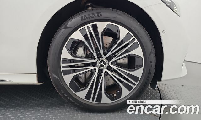 Mercedes-Benz E-Class 2025 — photo 40