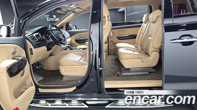 Kia Canival 2017 — photo 11