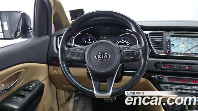 Kia Canival 2017 — photo 12