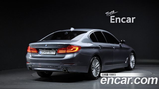 BMW 5-Series 2018 — photo 2