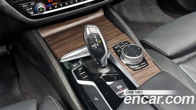 BMW 5-Series 2018 — photo 12