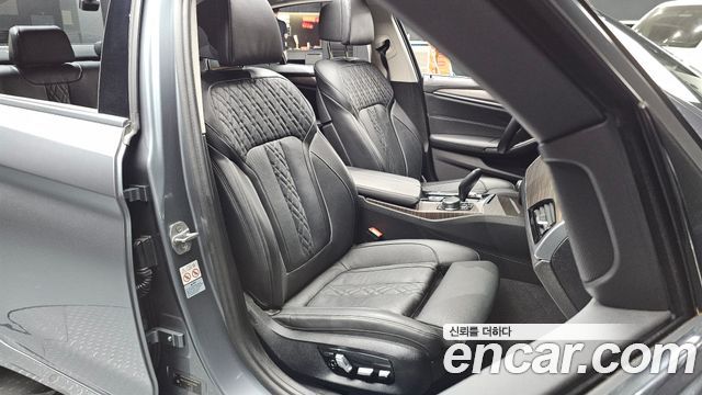 BMW 5-Series 2018 — photo 13