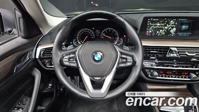 BMW 5-Series 2018 — photo 19