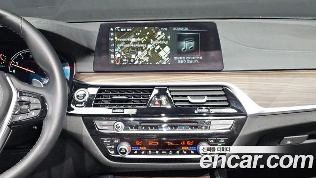 BMW 5-Series 2018 — photo 21