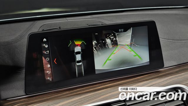 BMW 5-Series 2018 — photo 22