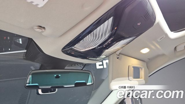 BMW 5-Series 2018 — photo 25
