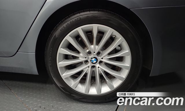 BMW 5-Series 2018 — photo 7