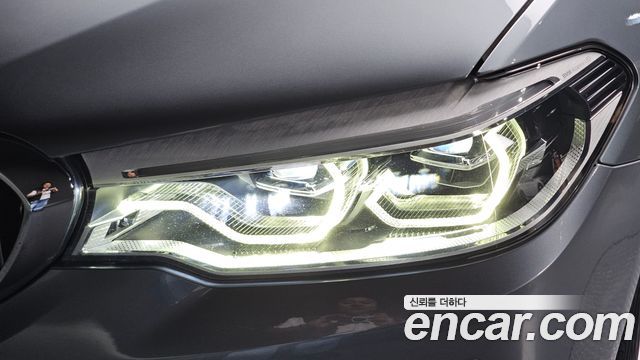 BMW 5-Series 2018 — photo 8