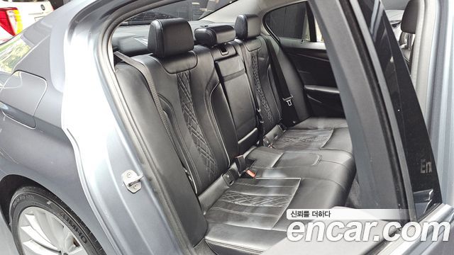 BMW 5-Series 2018 — photo 16