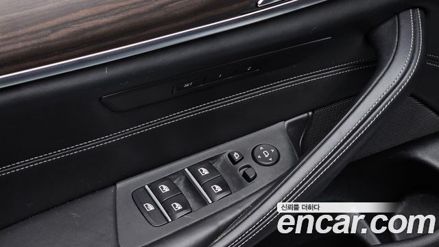 BMW 5-Series 2018 — photo 28