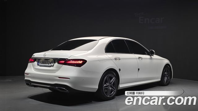 Mercedes-Benz E-Class 2023 — photo 2