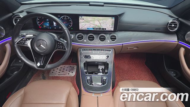 Mercedes-Benz E-Class 2023 — photo 10