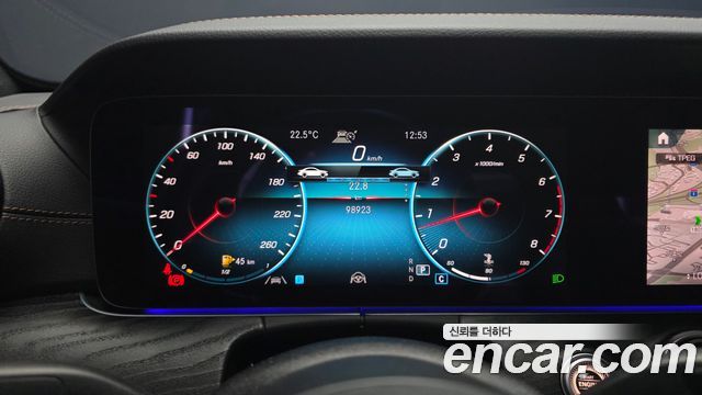 Mercedes-Benz E-Class 2023 — photo 11
