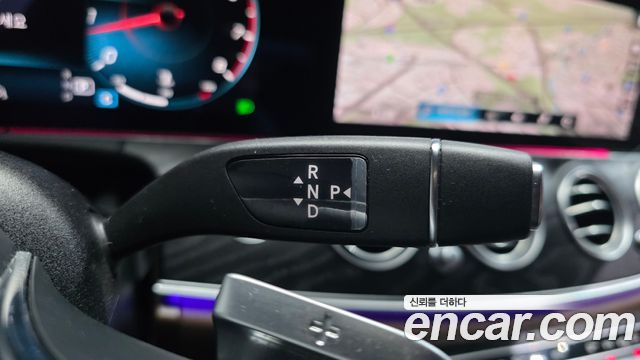 Mercedes-Benz E-Class 2023 — photo 12