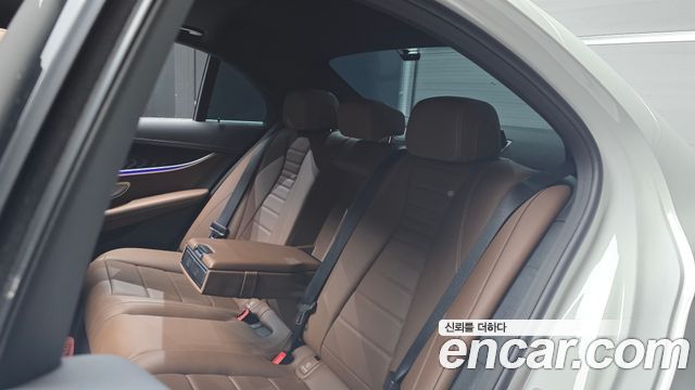 Mercedes-Benz E-Class 2023 — photo 18